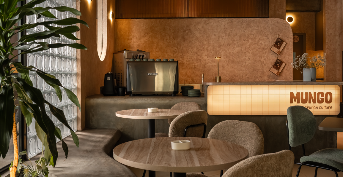 Mungo cafe Indiranagar � seating and branded counter