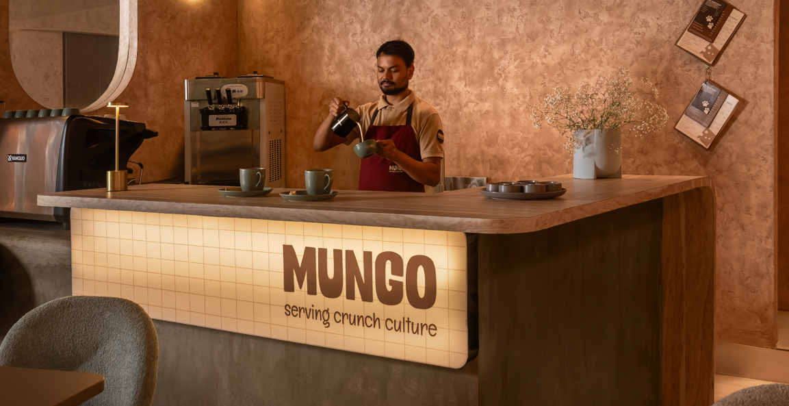 Mungo cafe Indiranagar � barista at the counter